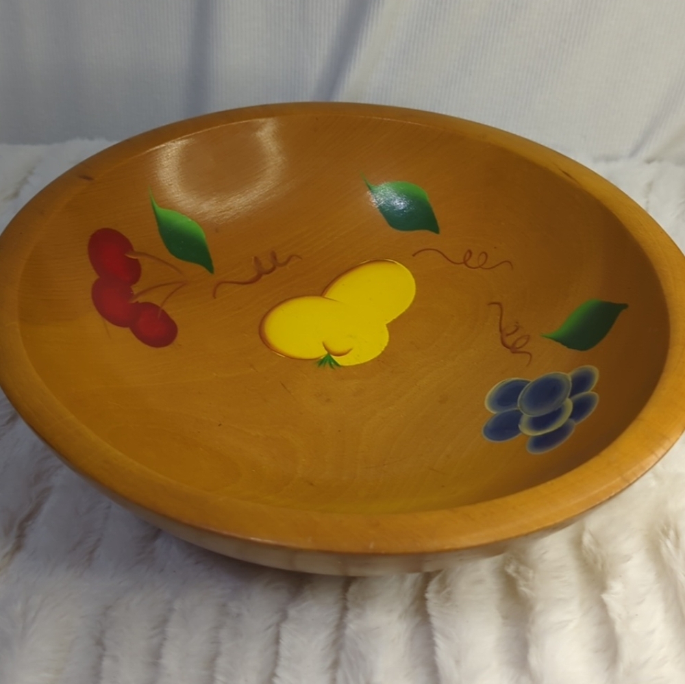 Vintage  Wooden Hand Painted Pear, Cherry, And‎ Grapes Fruit Bowl
